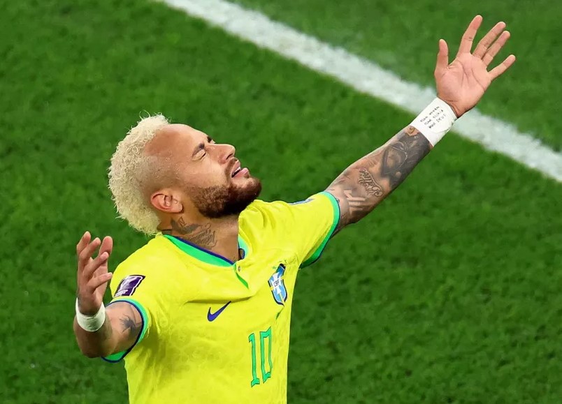 Ballon de football de l'équipe du Brésil de la Coupe du monde de la FIFA  Qatar 2022, sous licence officielle, futbol pour jeunes et adultes, jaune :  : Sports et Plein air